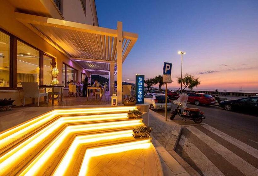 호텔 Riva Del Sole