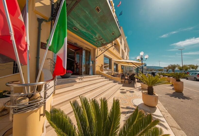 호텔 Riva Del Sole