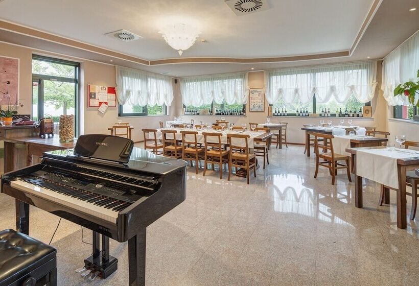 Отель Santamaria Langhe