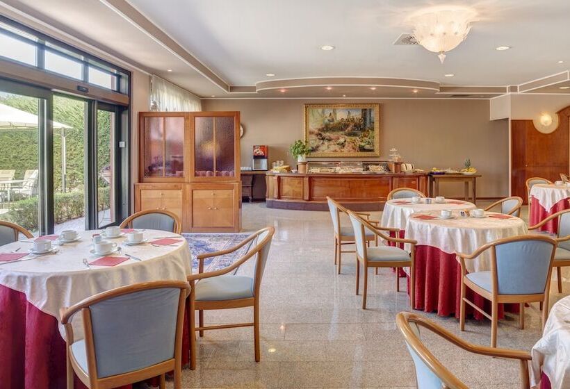 Отель Santamaria Langhe