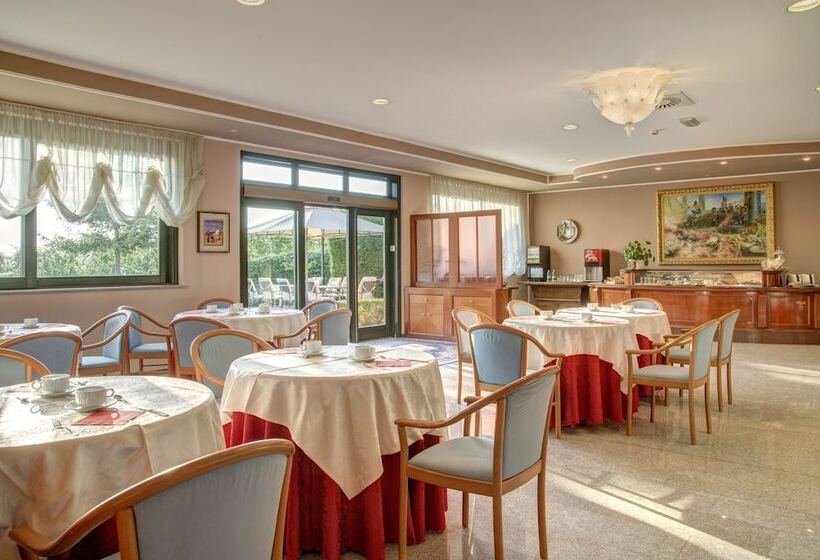 Отель Santamaria Langhe