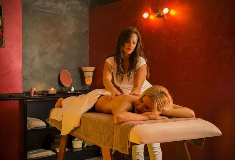 Отель Santamaria Langhe