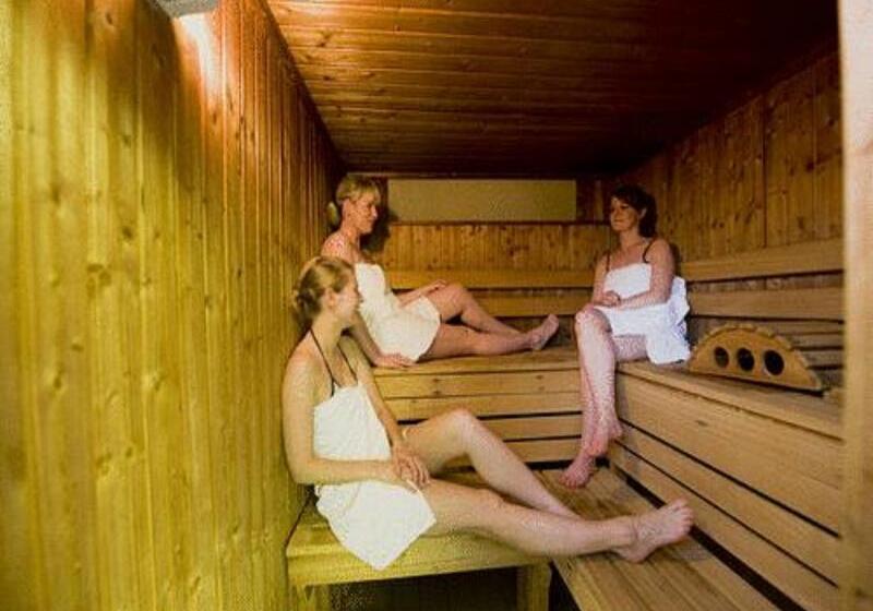 ホテル Stoke Rochford Hall