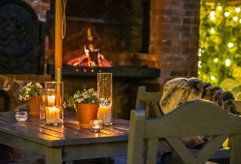 Отель The Black Lion, Long Melford