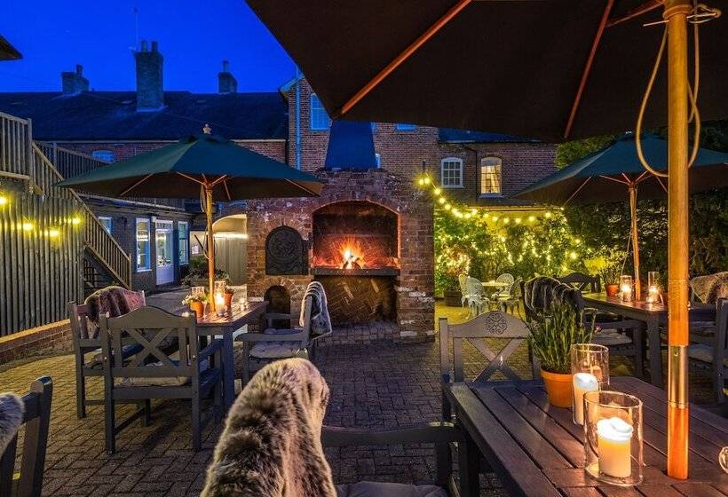 Отель The Black Lion, Long Melford