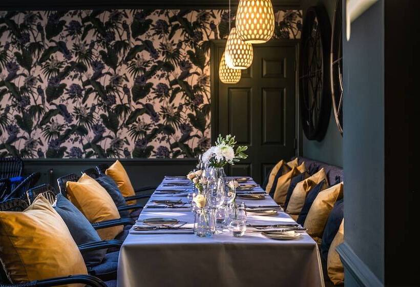 Отель The Black Lion, Long Melford