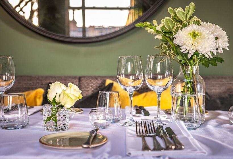 Отель The Black Lion, Long Melford