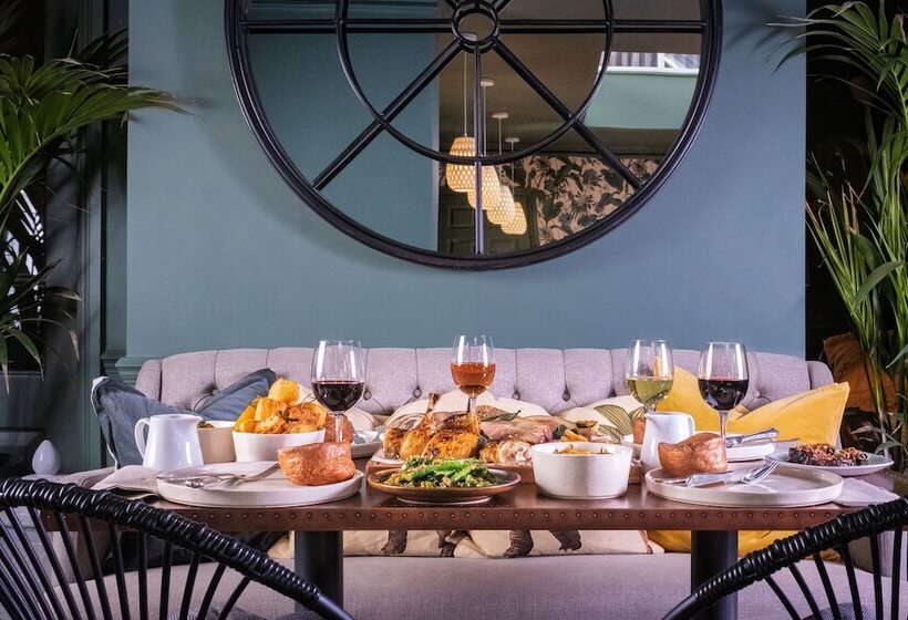 Отель The Black Lion, Long Melford