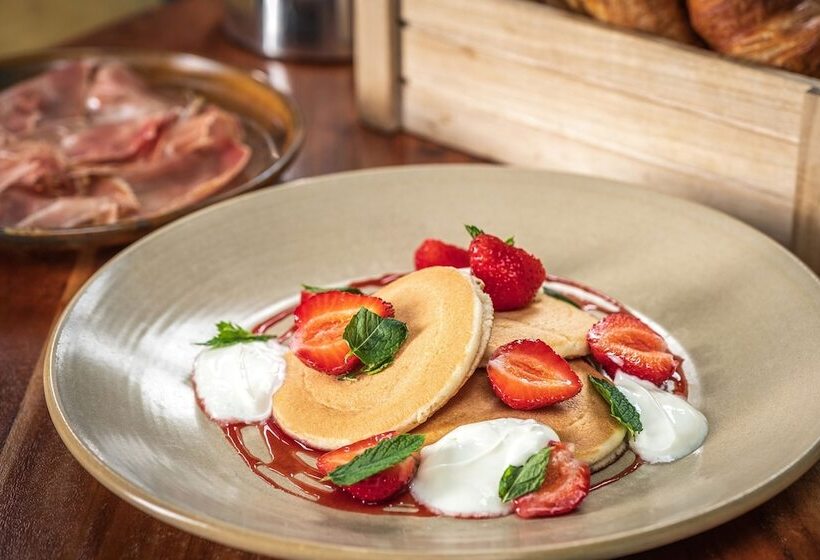 Отель The Black Lion, Long Melford