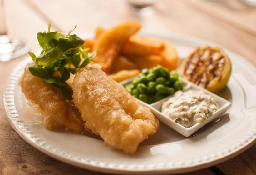 Отель The Manor