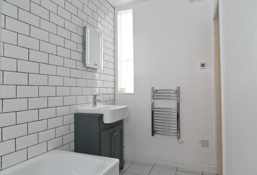 Отель The Manor