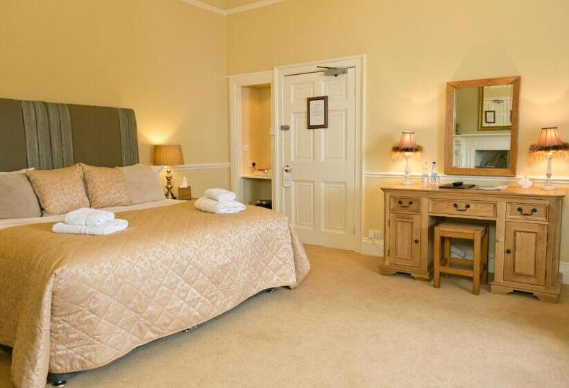 Отель The Manor