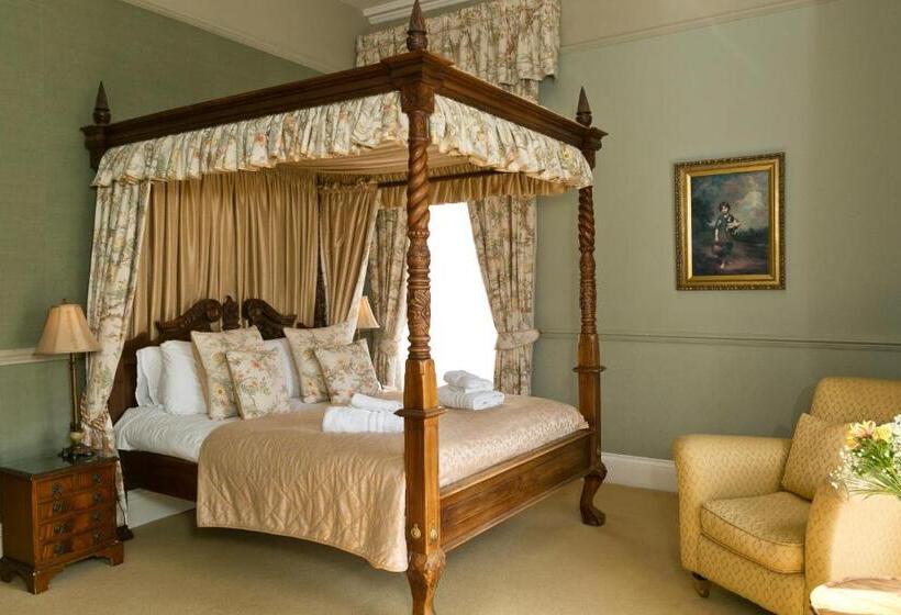 Отель The Manor