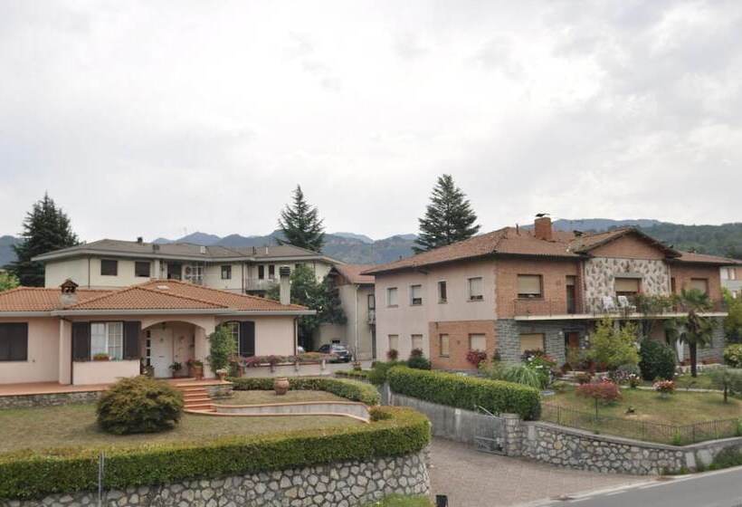 בית מלון כפרי The Marquee