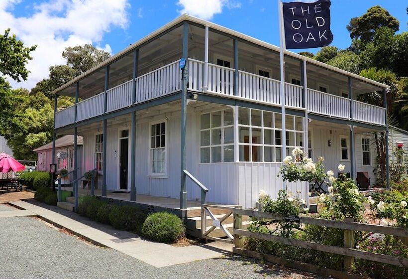 בית מלון כפרי The Old Oak Boutique