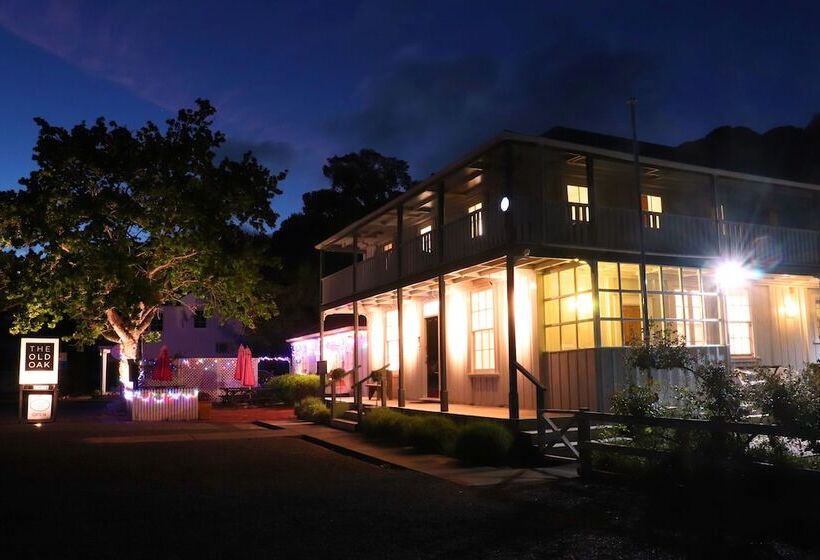 בית מלון כפרי The Old Oak Boutique