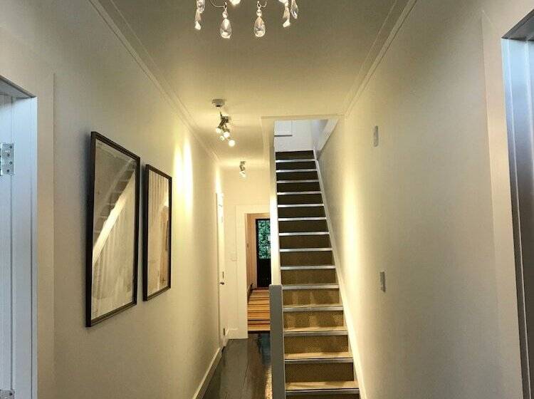 בית מלון כפרי The Old Oak Boutique