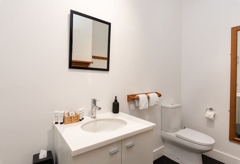 בית מלון כפרי The Old Oak Boutique