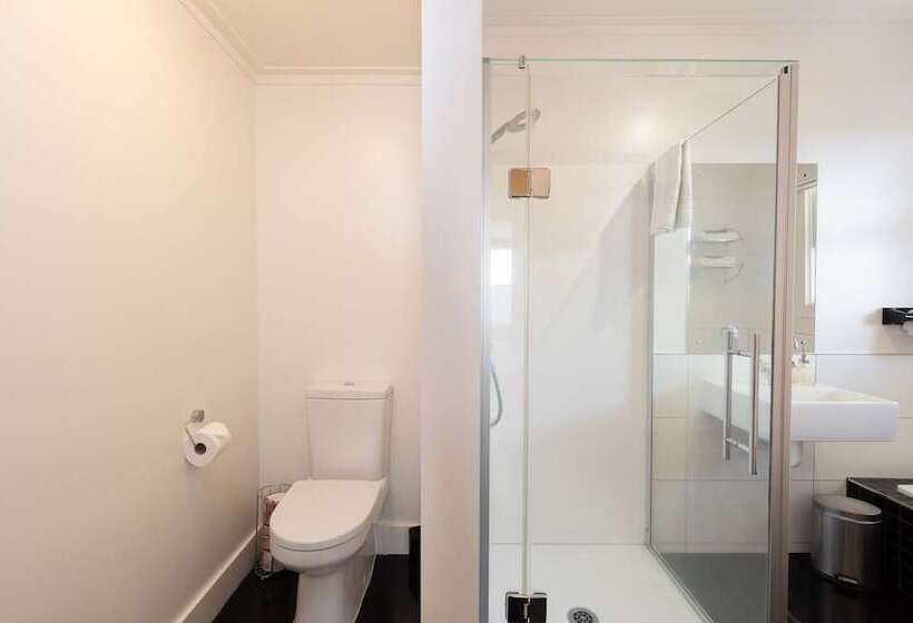 בית מלון כפרי The Old Oak Boutique