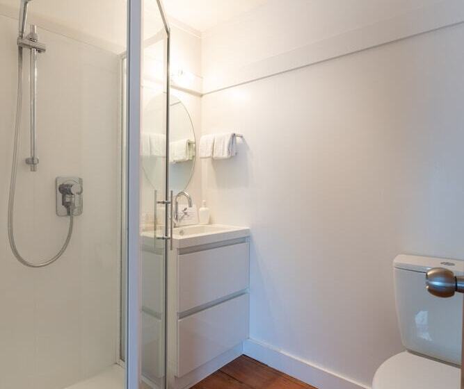 בית מלון כפרי The Old Oak Boutique