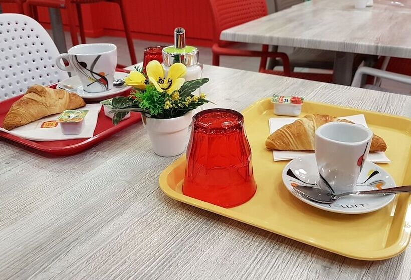 Отель The Originals Access, Hôtel Les Iris, Bercksurmer