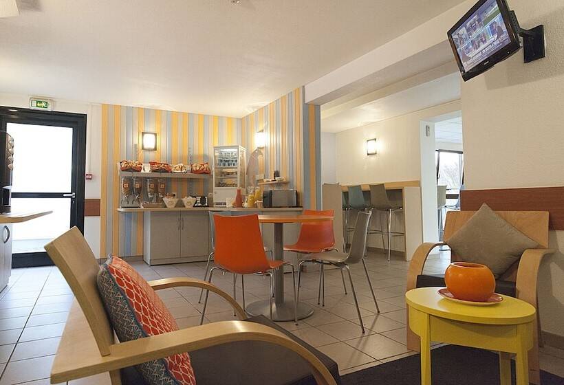 בית מלון כפרי The Originals City, Hôtel Clermontferrand Sud Aubière