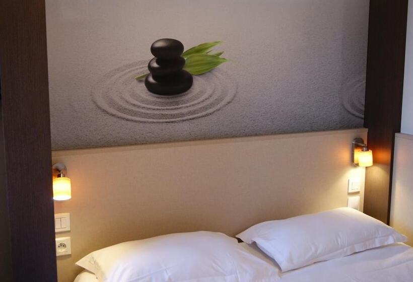 בית מלון כפרי The Originals City, Hôtel Clermontferrand Sud Aubière