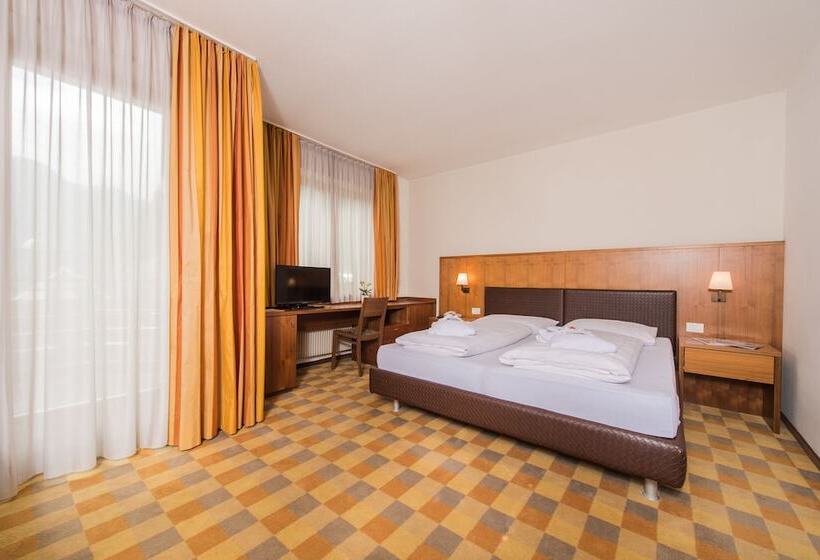 בית מלון כפרי Tubris