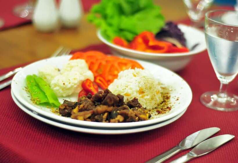 Отель Yeniceri City