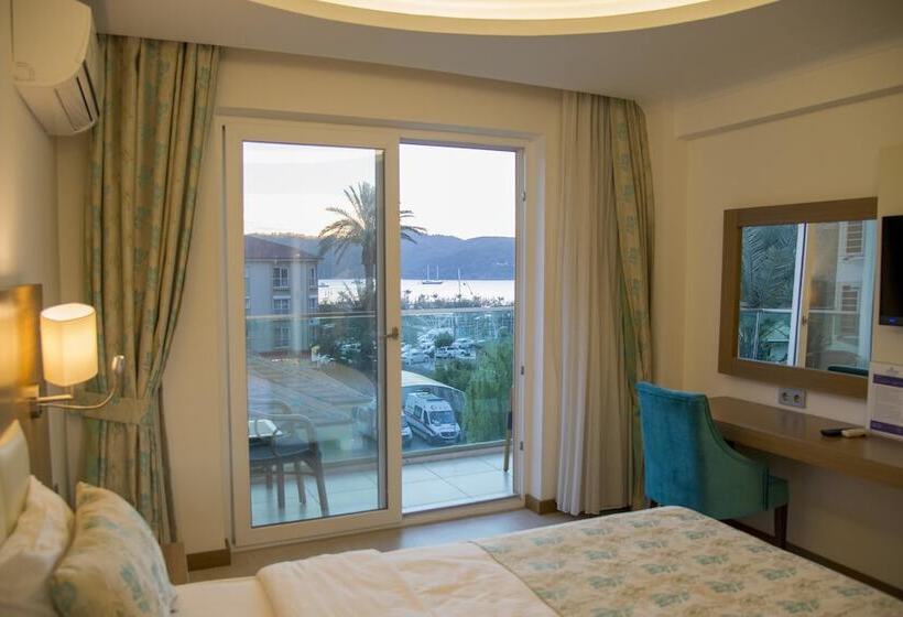 Отель Yeniceri City