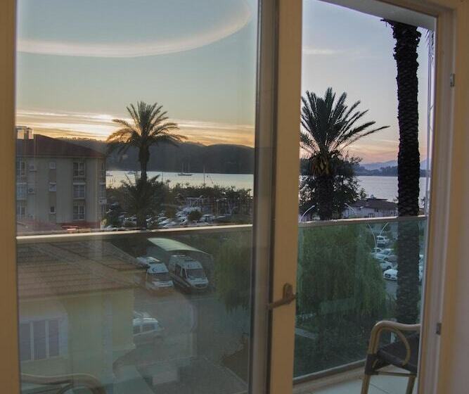 Отель Yeniceri City