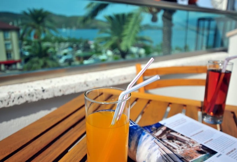 Отель Yeniceri City