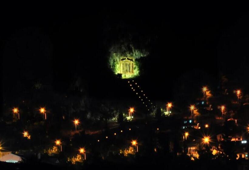 Отель Yeniceri City