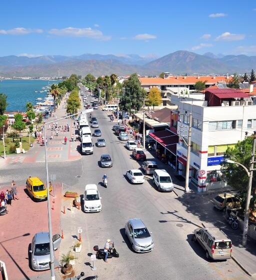 Отель Yeniceri City