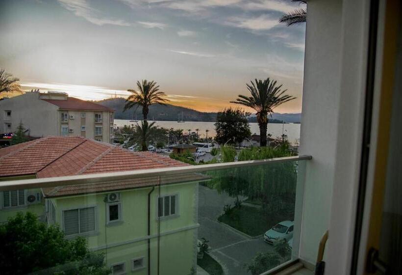 Отель Yeniceri City