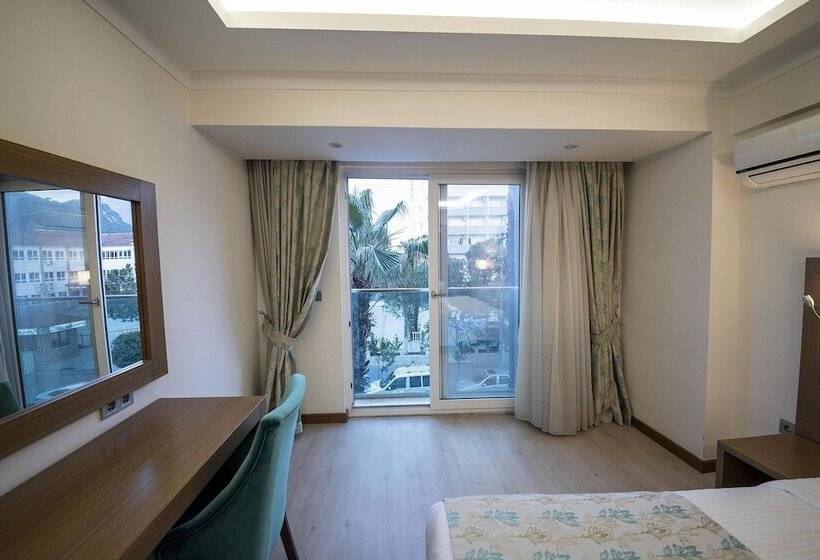 Отель Yeniceri City