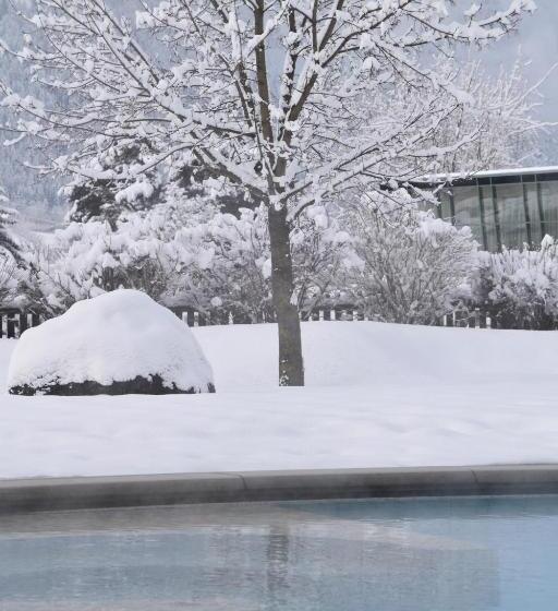 Majestic Hotel & Spa Resort