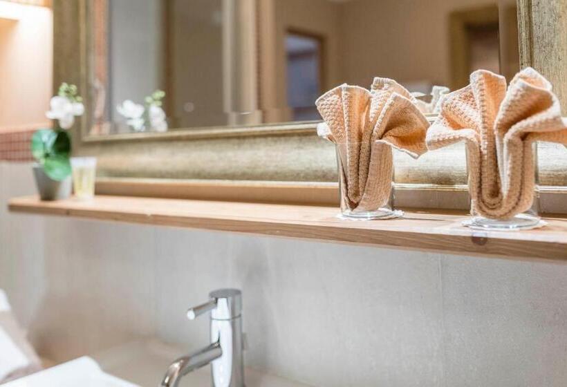 Majestic Hotel & Spa Resort