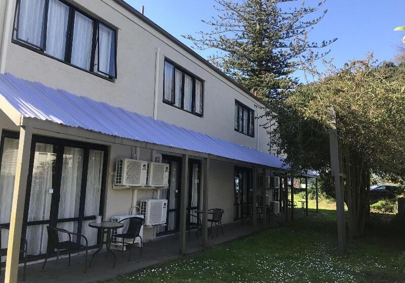 모텔 Royal Park Lodge