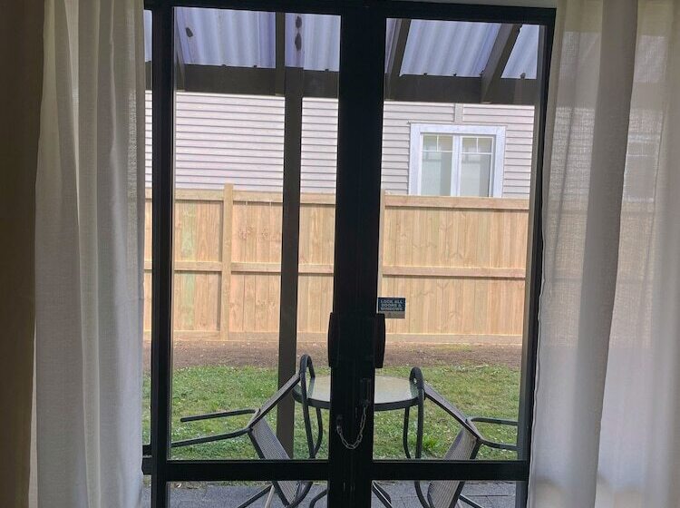 모텔 Royal Park Lodge