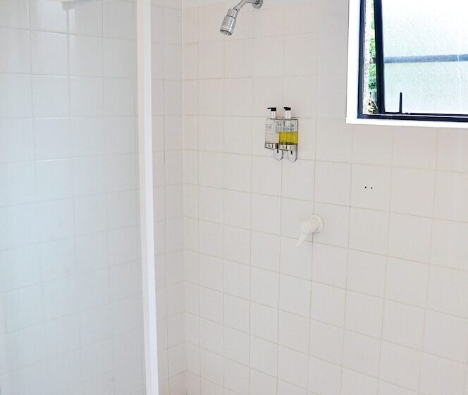 모텔 Royal Park Lodge