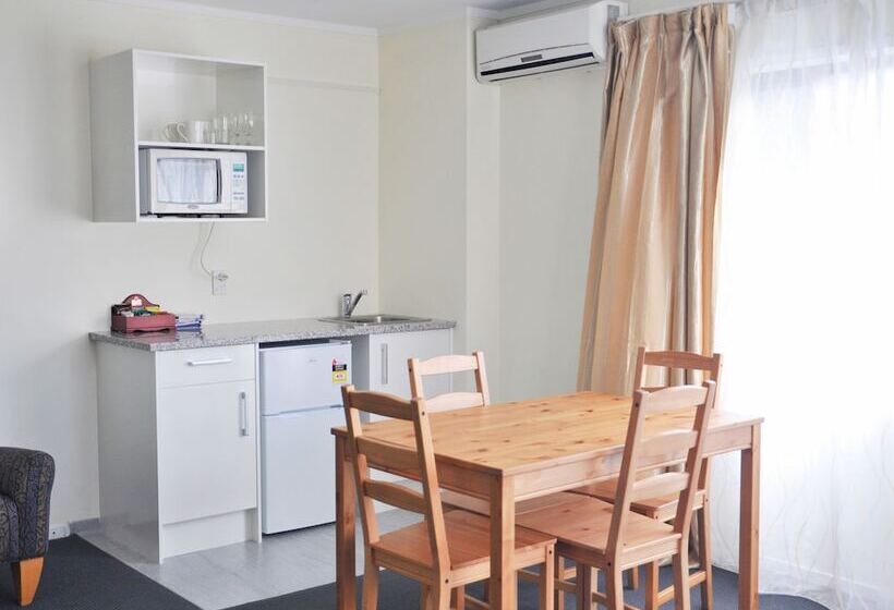 모텔 Royal Park Lodge