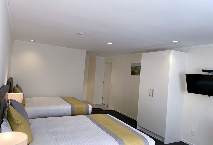 모텔 Royal Park Lodge