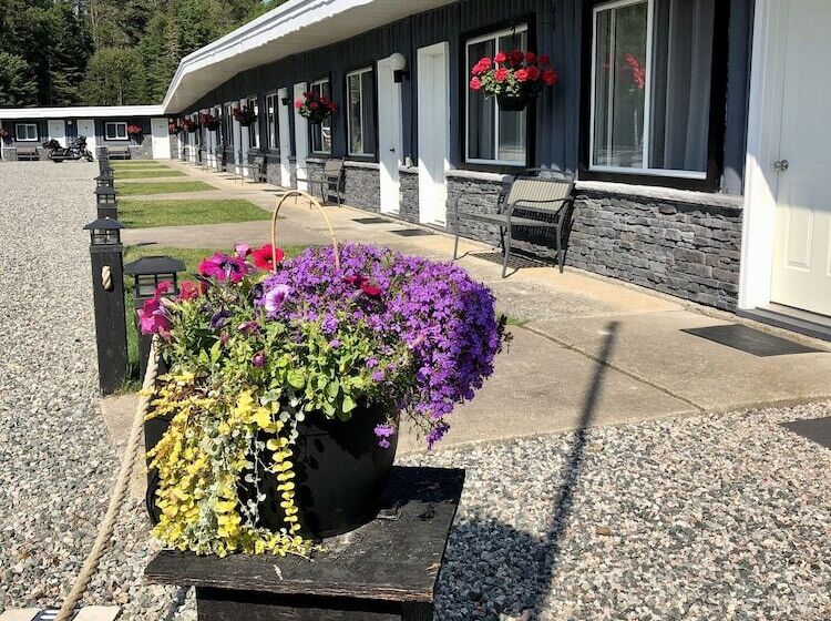 Mystic Isle Motel
