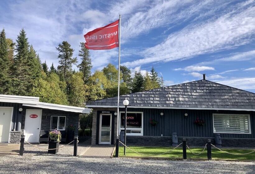 Mystic Isle Motel