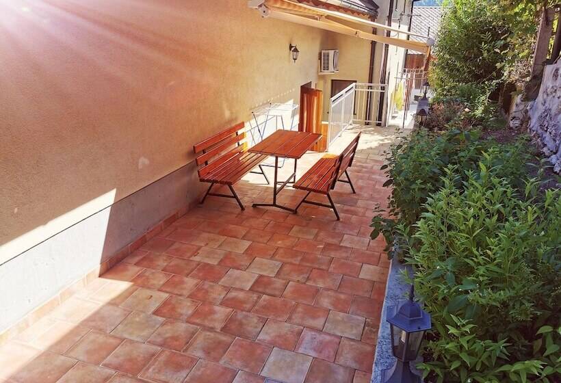 پانسیون Rooms & Apartments Pr Matjon