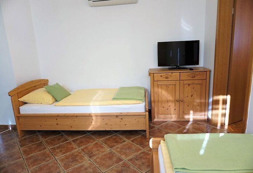 پانسیون Rooms & Apartments Pr Matjon