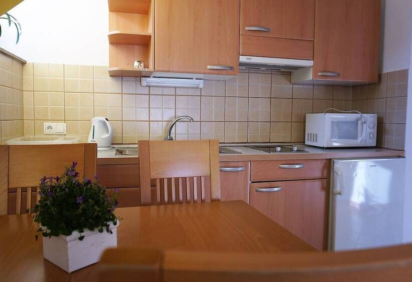 پانسیون Rooms & Apartments Pr Matjon