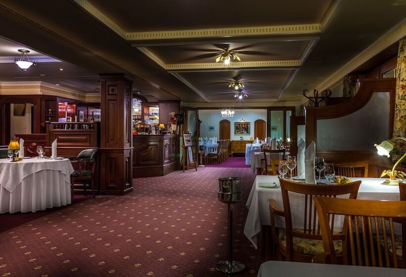 Villa Medici Hotel & Restaurant