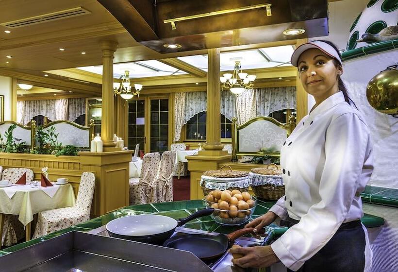 Villa Medici Hotel & Restaurant